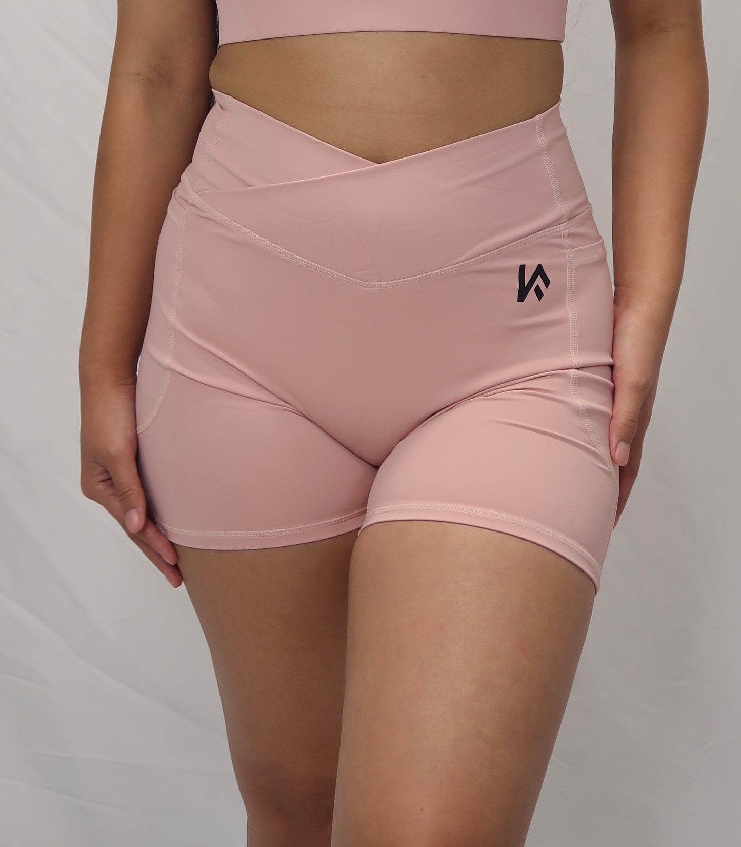 Cross waist pockets short